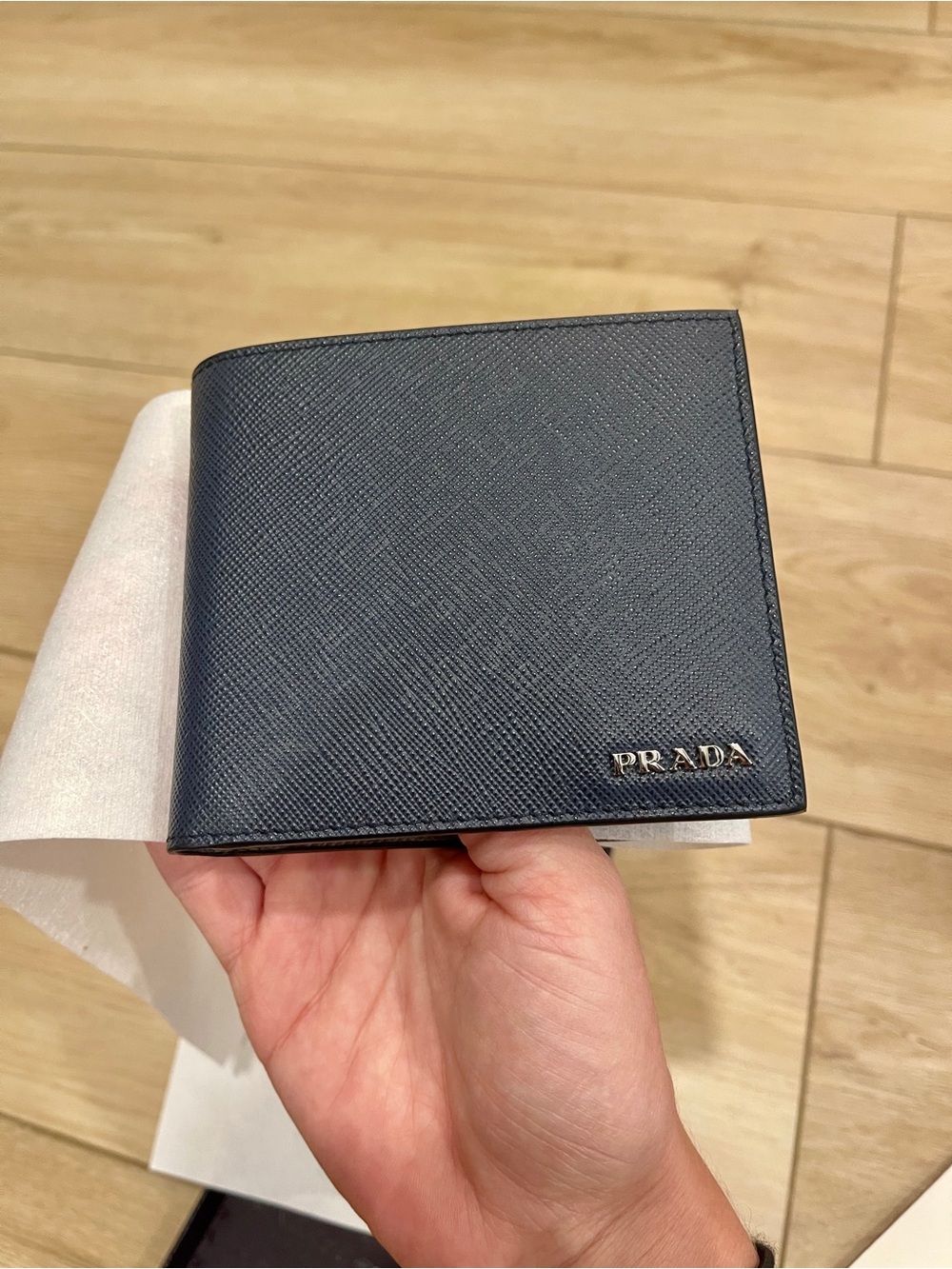 Prada men’s Saffiano leather wallet w/coin purse - Picture 2 of 10